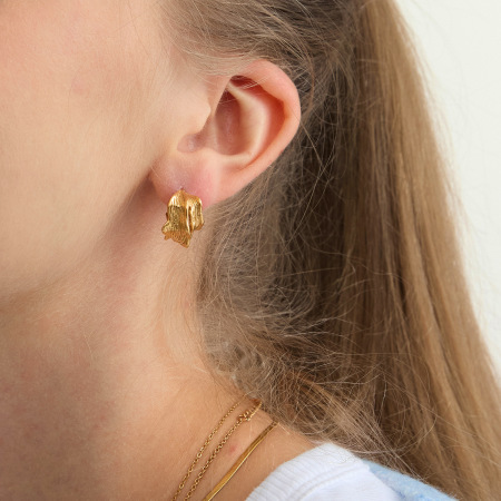 1 paire de boucles d'oreilles créoles pour femme en acier inoxydable doré, imperméables, à motif martelé irrégulier 2