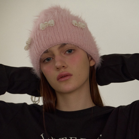 1 bonnet tricoté en peluche en nylon avec nœud papillon