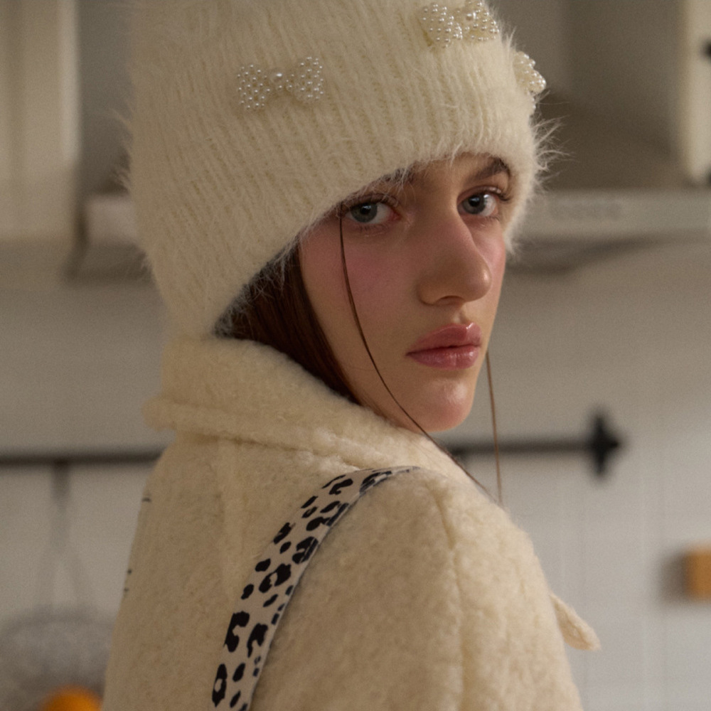 1 Bonnet Tricoté En Peluche En Nylon Avec Nœud Papillon Image4