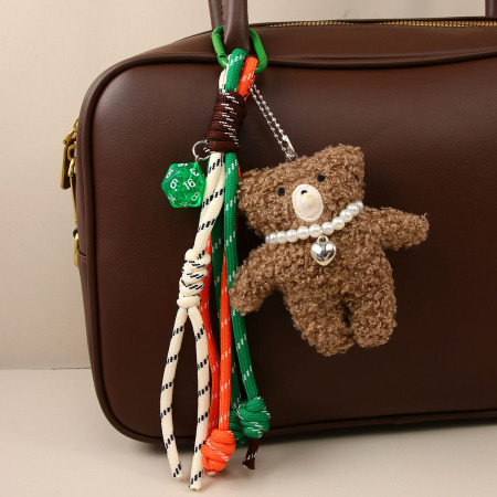 1 breloque de sac pour femme représentant un adorable petit ourson en peluche