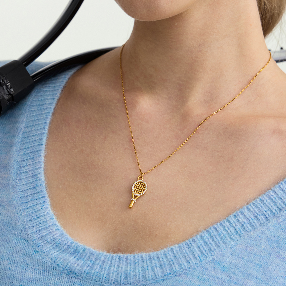 Collier Pendentif Femme En Forme De Raquette De Tennis, En Acier Inoxydable Imperméable, Couleur Or Et Zircon. Image4