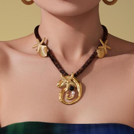 Collier pendentif femme en acier inoxydable doré, fil tendance, étanche (1 pièce)