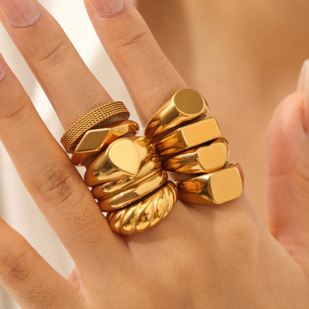 Bague minimaliste simple en acier inoxydable étanche couleur or (1 pièce) 2