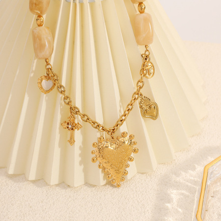 Collier pendentif femme luxueux en acier inoxydable étanche, représentant un cœur et une croix.
