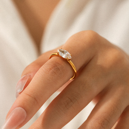 Bague en acier inoxydable étanche couleur or avec pierre précieuse en zircon (1 pièce) 2