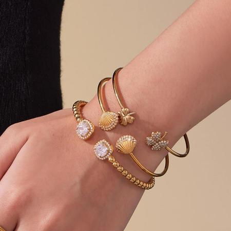 Bracelet manchette pour femme en acier inoxydable doré, orné d'un zircon et d'un coquillage exquis (1 pièce).