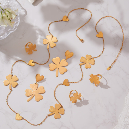 Parures de bijoux classiques pour femmes en acier titane couleur or Clover 2