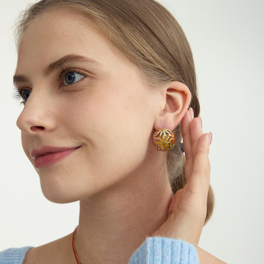 1 Paire De Boucles D'Oreilles Puces Glamour À Fleurs En Acier Inoxydable Étanche Couleur Or Pour Femme Image4