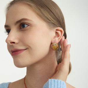 1 Paire De Boucles D'Oreilles Puces Glamour À Fleurs En Acier Inoxydable Étanche Couleur Or Pour Femme h5 Image4