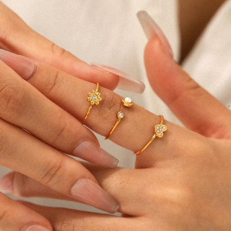 Ensemble de bagues en acier inoxydable imperméable avec zircon doré en forme de cœur et de fleur 2