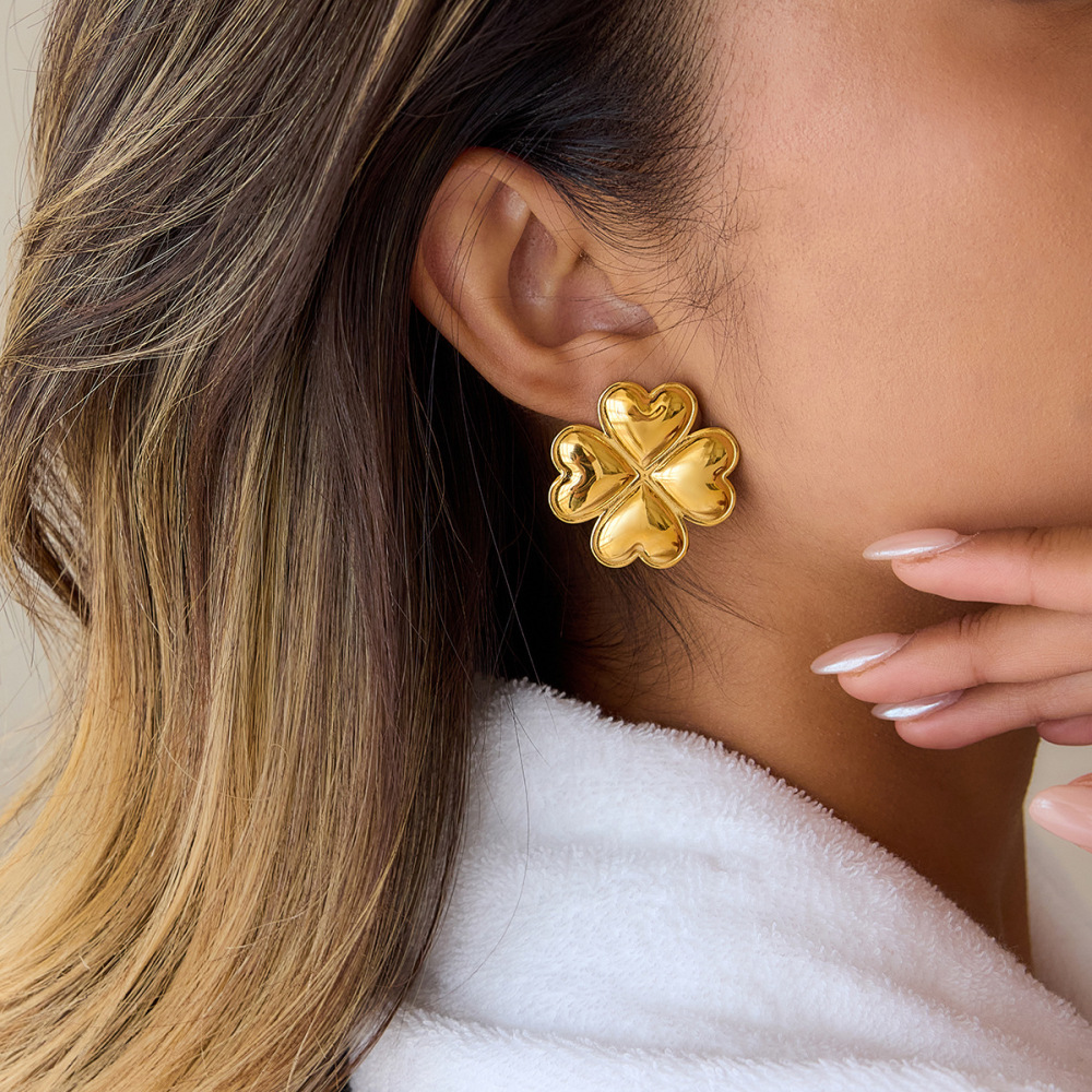 1 Paire De Magnifiques Boucles D'Oreilles Puces Pour Femme, En Acier Inoxydable Doré, Imperméables, Motif Trèfle Image4