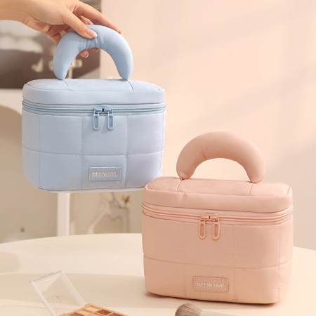 1 trousse de maquillage bouffante de couleur unie