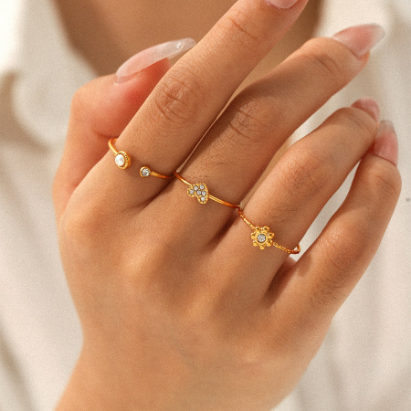 Ensemble de bagues en acier inoxydable imperméable avec zircon doré en forme de cœur et de fleur