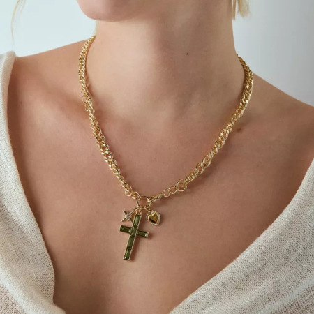 Collier pendentif femme luxueux en forme de croix, orné d'un zircon vert et d'une armature en acier inoxydable étanche couleur or (1 pièce)