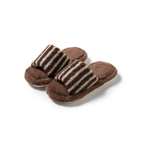 1 Paire De Chaussons En Peluche À Rayures Et Blocs De Couleurs h5 