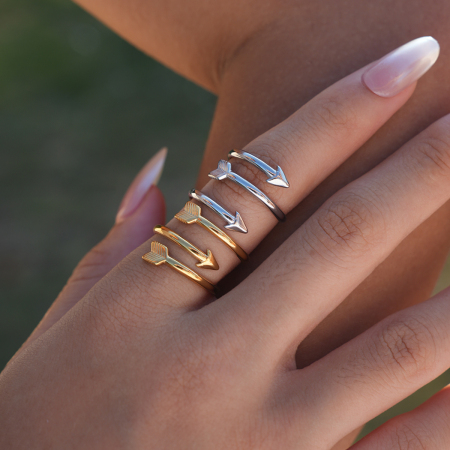Bague femme simple et élégante en acier inoxydable imperméable, de forme irrégulière, à porter au quotidien.