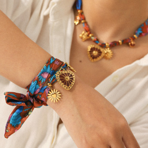Ensemble De Colliers En Tissu Couleur Or Avec Cœur En Émail h5 Image4