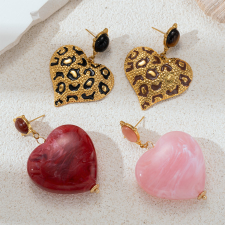 1 paire de boucles d'oreilles pendantes en acrylique doré, en acier inoxydable étanche, en forme de cœur 2