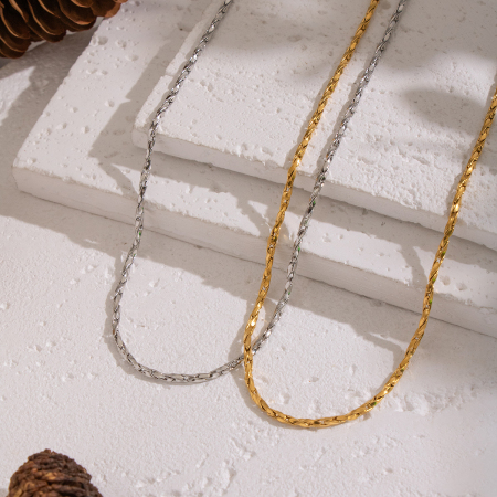Collier simple en acier inoxydable étanche couleur or (1 pièce)