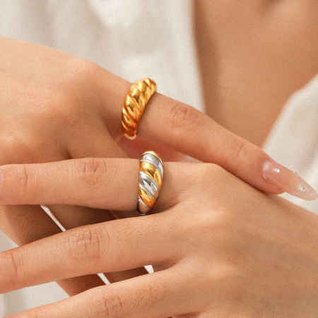 Bague Minimaliste Étanche En Acier Inoxydable À Motif De Fils Dorés Mélangés (1 Pièce)