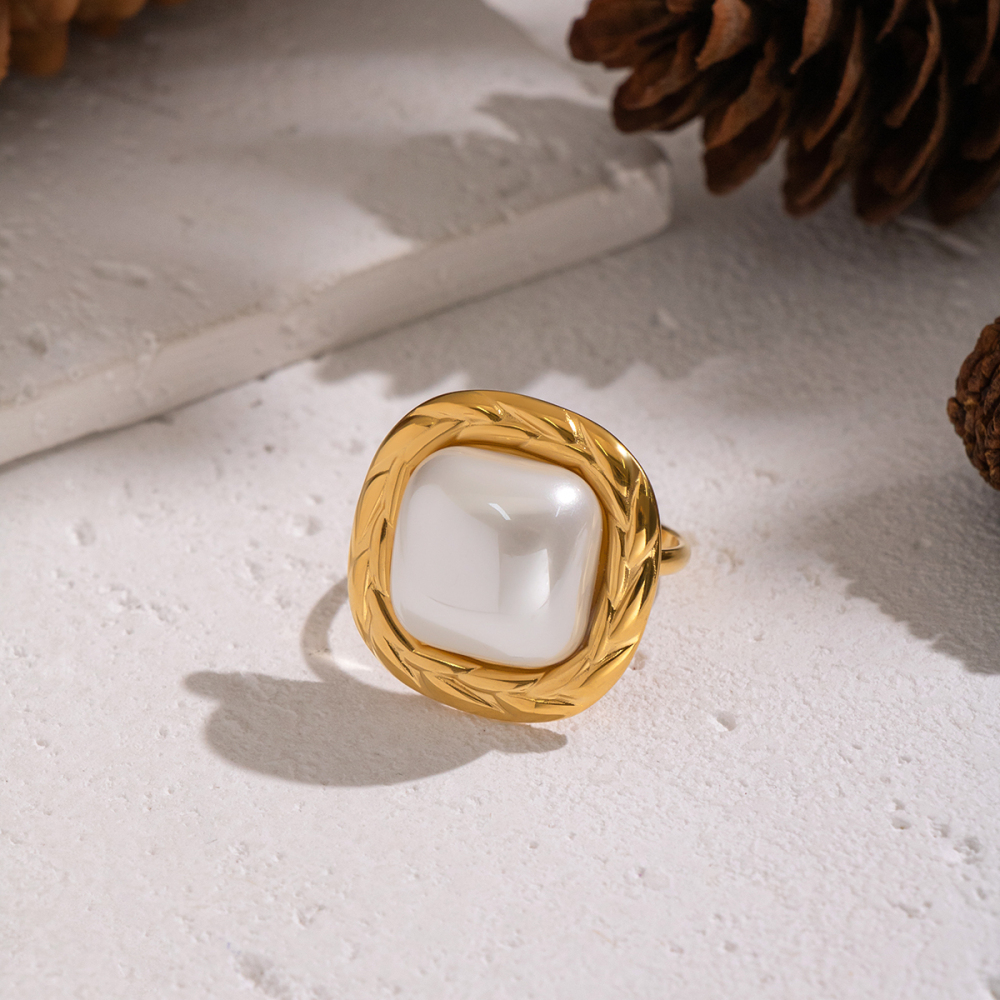 Ensemble De Boucles D'Oreilles Élégantes En Acier Inoxydable Doré Et Perles, Imperméables. Image4
