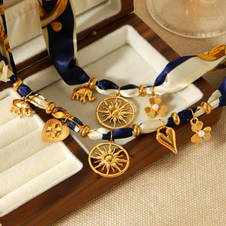 Ensemble de colliers et pendentifs en tissu couleur or en forme de cœur en acier inoxydable 2