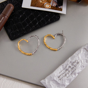 Boucles D'Oreilles Puces Pour Femme, En Acier Inoxydable Étanche, Couleur Or Et Argent, En Forme De Cœur (1 Paire). h5 Image5