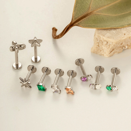 Boucles d'oreilles pendantes minimalistes en forme d'étoile rectangulaire en alliage de titane couleur or et zircon pour femme 2