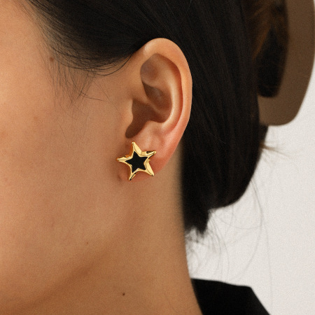 1 paire de boucles d'oreilles à clous en acier inoxydable doré, émaillées et imperméables, en forme d'étoile 2