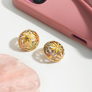 1 Paire De Boucles D'Oreilles Puces Glamour À Fleurs En Acier Inoxydable Étanche Couleur Or Pour Femme h5 Image5