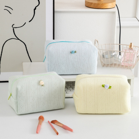 1 trousse de maquillage en polyester à motif de fleurs douces