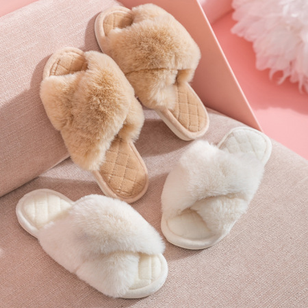 1 paire de chaussons en peluche de couleur unie 2