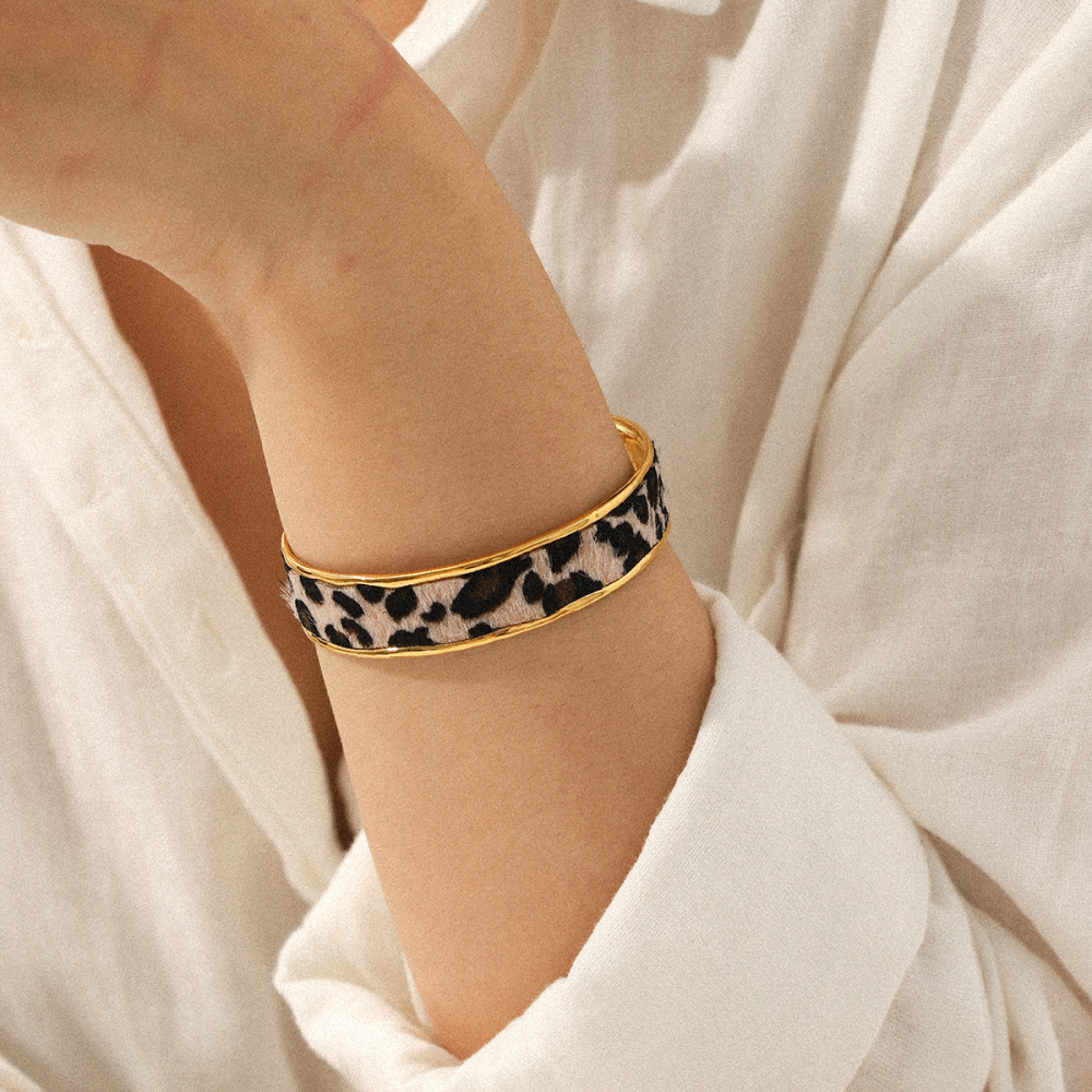 Bracelet Jonc Léopard Étanche En Acier Inoxydable Couleur Or (1 Pièce) Image4
