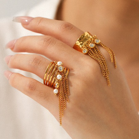 Bague tendance dorée en acier inoxydable étanche avec pompon (1 pièce) 2
