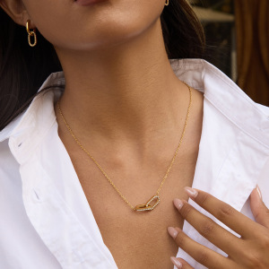 Collier Pendentif Classique Rond En Acier Inoxydable Étanche Couleur Or Avec Zircon Pour Femme (1 Pièce) h5 Image3