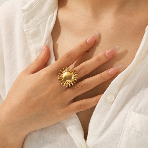 Bague Tendance Sun En Acier Inoxydable Étanche Couleur Or (1 Pièce) h5 Image4
