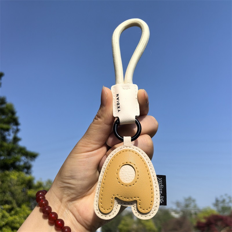 1 Breloque De Sac En Cuir De Couleurs Mélangées Avec Lettres