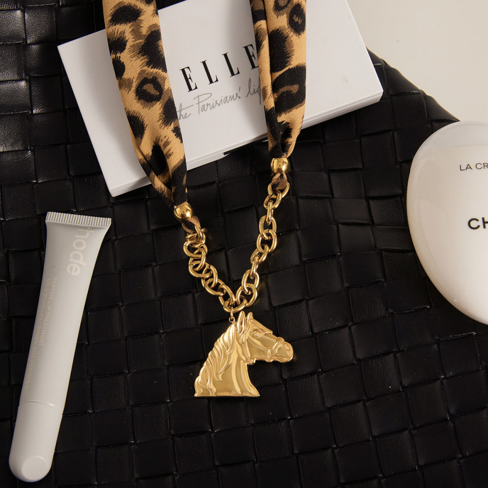 Collier Pendentif Femme Luxueux En Acier Inoxydable Doré, Imprimé Léopard Et Cheval (1 Pièce) Image5