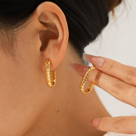 1 paire de boucles d'oreilles créoles en acier inoxydable doré, étanches, en forme de C 2