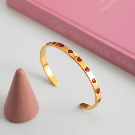 Bracelet manchette romantique en acier inoxydable doré avec cœur rouge (1 pièce) 2