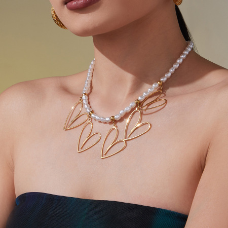 Collier pendentif élégant pour femme, en acier inoxydable ajouré en forme de cœur, couleur or, étanche (1 pièce)