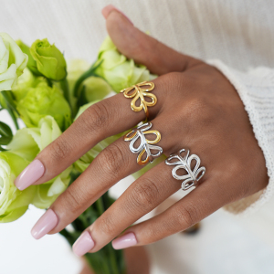 Bague Femme Simple À Motif Floral En Acier Inoxydable Étanche Couleur Or h5 Image4