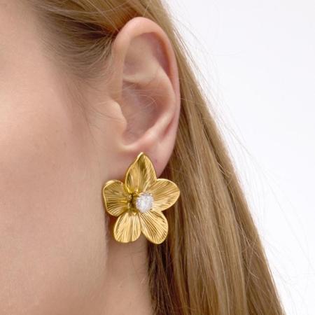 1 paire de boucles d'oreilles puces pour femme, en acier inoxydable étanche, couleur or, motif fleur douce