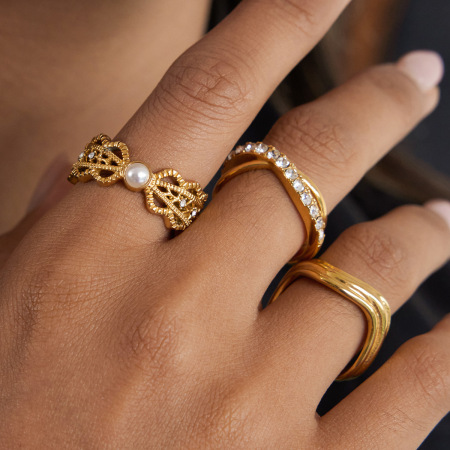 Bague pour femme en acier inoxydable moderne ajouré, étanche, couleur or, ornée de pierres précieuses (1 pièce). 2