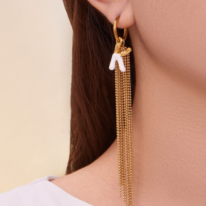 Boucles D'Oreilles Pendantes Modernes Pour Femme, En Acier Inoxydable Doré, Avec Pompon En Forme De Lettre K. 1 Paire. h5 Image4