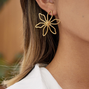 1 Paire De Boucles D'Oreilles Puces Pour Femme, En Acier Inoxydable Étanche, Couleur Or, Ornées De Délicates Lignes Florales h5 Image3