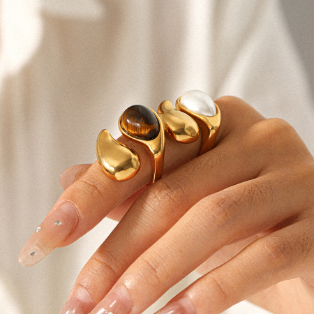 Bague en acier inoxydable étanche, couleur or, ornée d'une pierre naturelle (1 pièce).