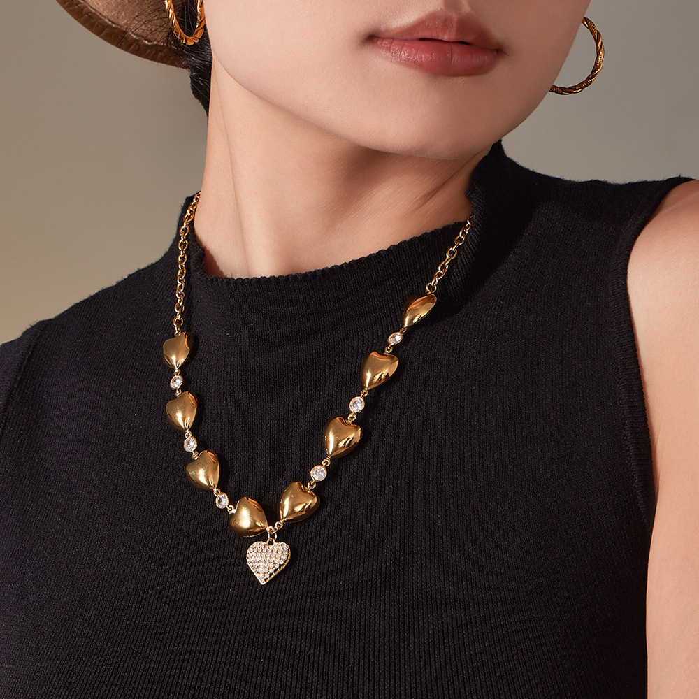 Collier Pendentif Femme Luxueux À Plusieurs Cœurs En Acier Inoxydable Étanche Couleur Or Et Zircon (1 Pièce) Image4
