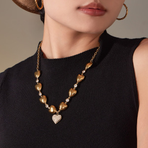 Collier Pendentif Femme Luxueux À Plusieurs Cœurs En Acier Inoxydable Étanche Couleur Or Et Zircon (1 Pièce) h5 Image4