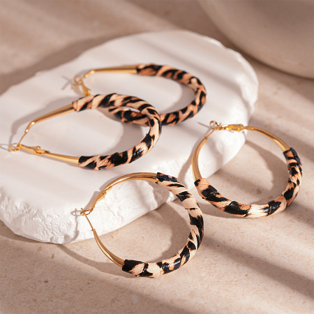 1 paire de boucles d'oreilles créoles en fer à imprimé léopard 2